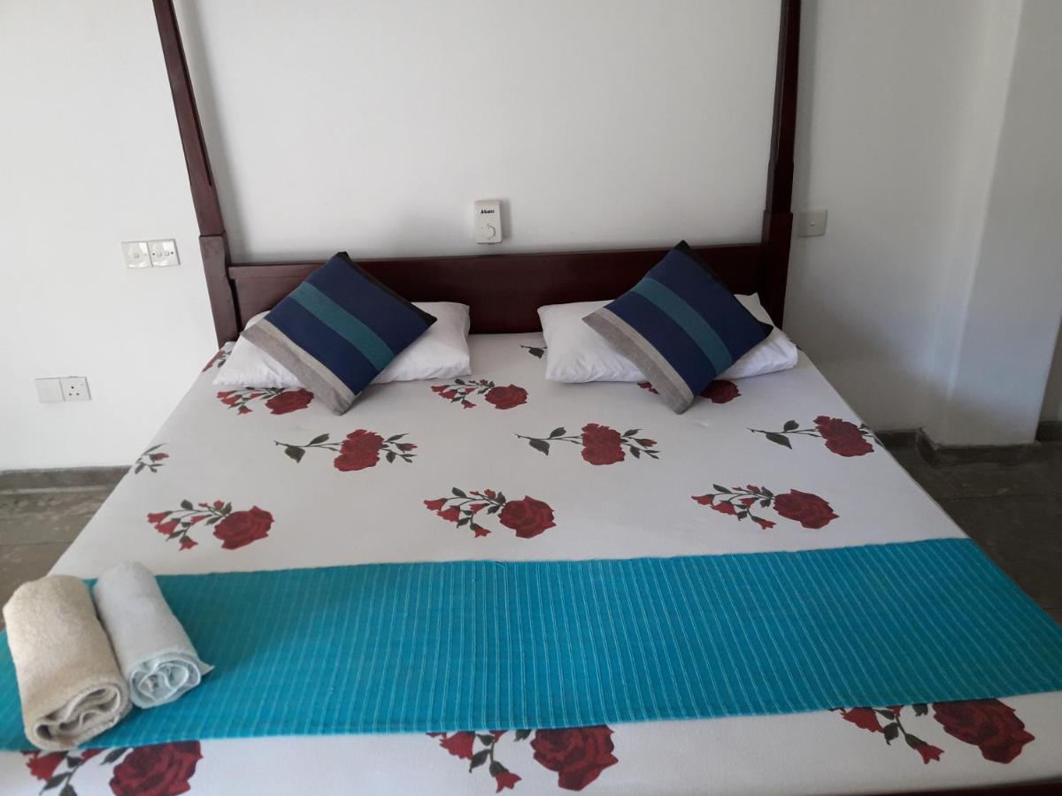 Sea Front Hikkaduwa 아파트 외부 사진